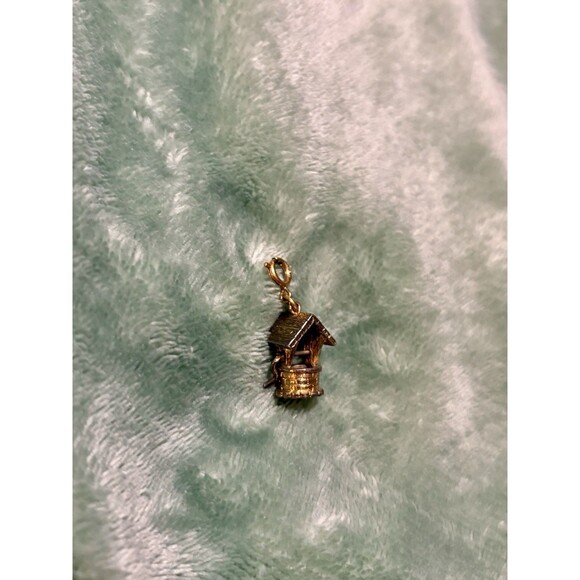 Vintage Monet Gold Tone Moving Wishing Well Charm - Picture 8 of 11